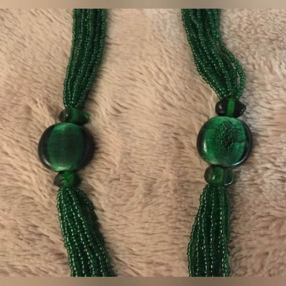 Layered forest green beaded necklace - Picture 5 of 6